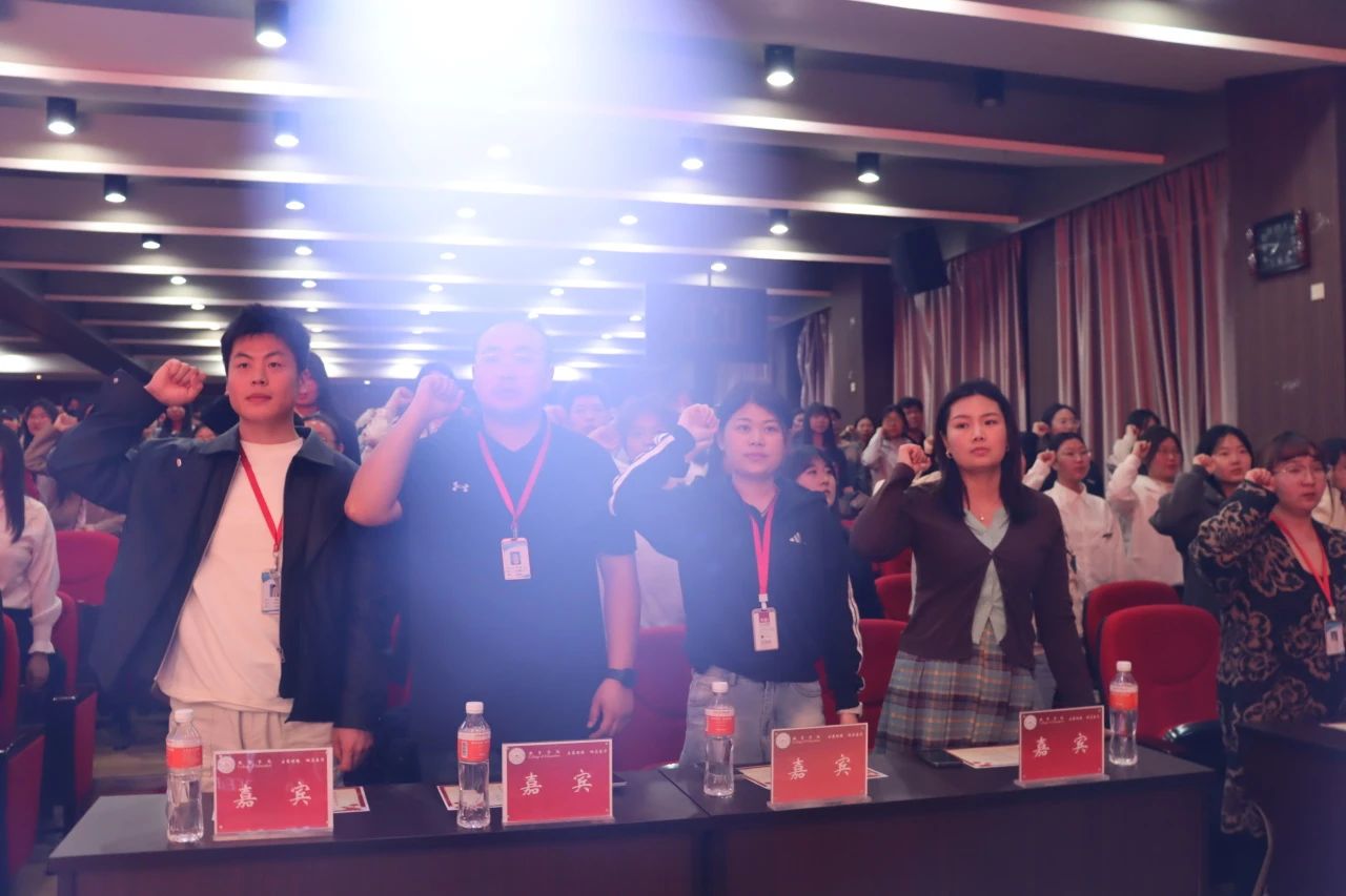 “崇德尚學(xué)揚(yáng)師道，鋒華正茂育新人”三月份教育學(xué)院表彰大會(huì)