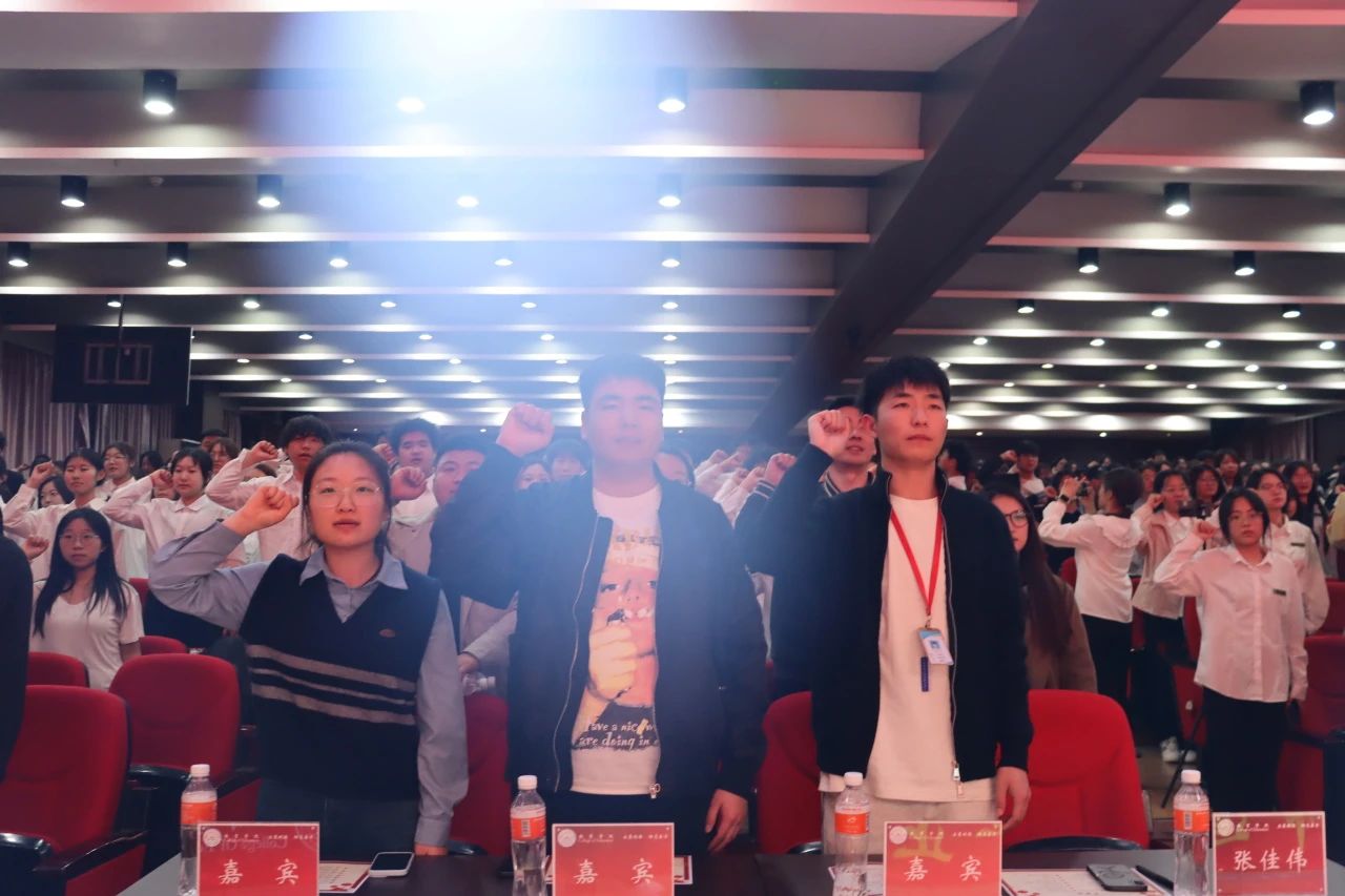 “崇德尚學(xué)揚(yáng)師道，鋒華正茂育新人”三月份教育學(xué)院表彰大會(huì)