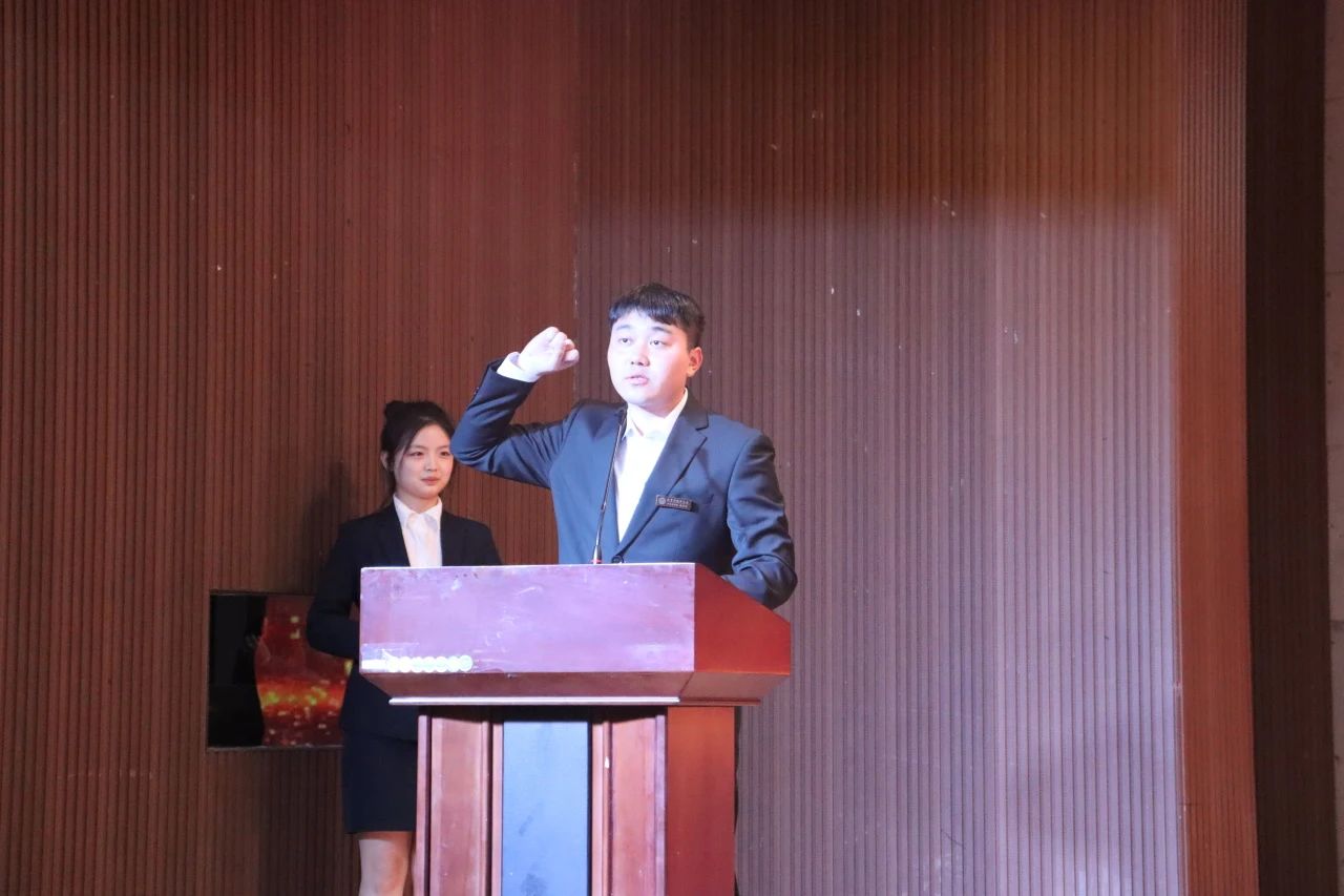 “崇德尚學(xué)揚(yáng)師道，鋒華正茂育新人”三月份教育學(xué)院表彰大會(huì)