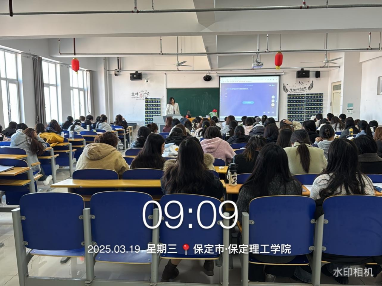 開展示范課觀摩活動(dòng)，共探教學(xué)新路徑