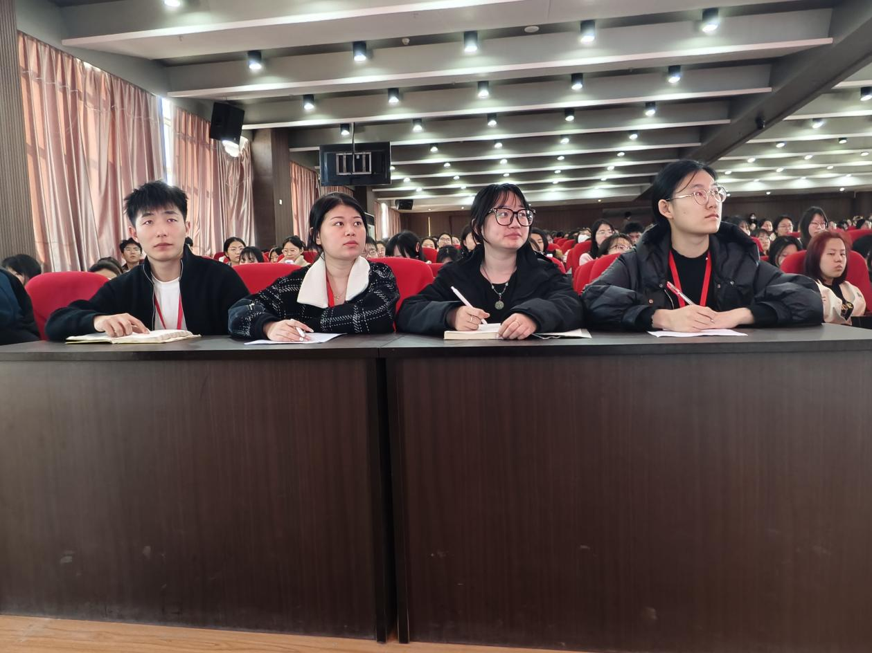 聚焦心理成長(zhǎng) 共筑心靈防線