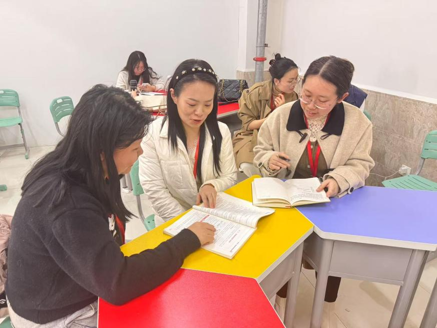 聚焦磨課研討，提升教學(xué)質(zhì)量 ——《現(xiàn)代教育技術(shù)》課程組探索教學(xué)新模式