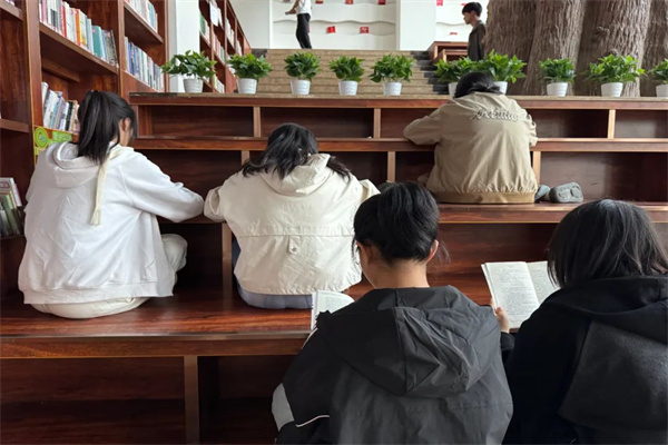 【書香啟智，經(jīng)韻潤(rùn)心】春光美如斯，讀書正當(dāng)時(shí)——世界讀書日閱讀活動(dòng)