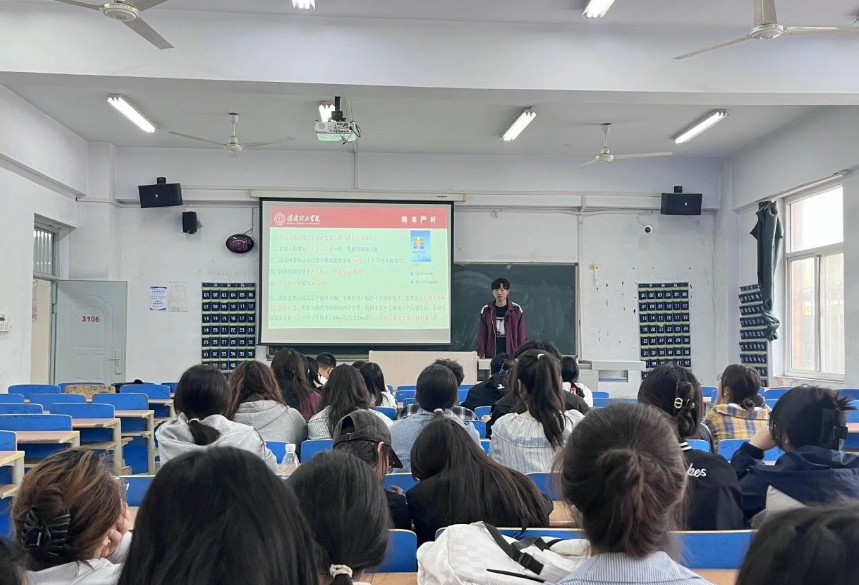 凝心聚力擔(dān)使命 奮起揚帆啟新程：會計學(xué)院組織團支書會議