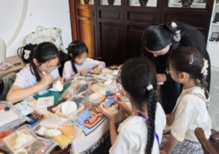 匠心非遺煥新顏 校館聯(lián)袂啟新篇 ——保定理工學(xué)院非遺手工市集燃動淮軍公所博物館