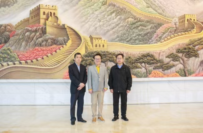 “華人管理教育第一人”余世維教授蒞臨保定理工學(xué)院參觀交流