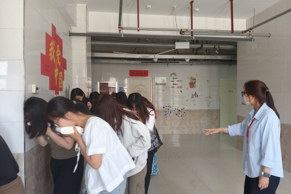 【火海礪行，安全筑基】康復(fù)醫(yī)學(xué)院聯(lián)合經(jīng)濟(jì)學(xué)院開展消防演練活動(dòng)