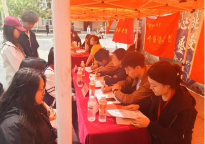 會(huì)計(jì)學(xué)院簡歷“問診”謀發(fā)展，會(huì)計(jì)學(xué)子啟新程