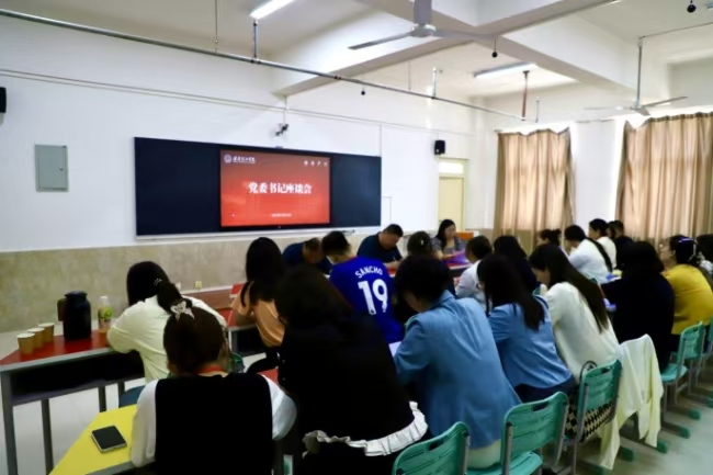 保定理工學(xué)院黨委書記調(diào)研指導(dǎo)教育學(xué)院工作