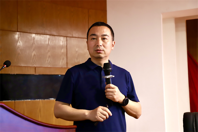 青春筑國防征途啟新章——保定理工學(xué)院征兵宣傳進校園
