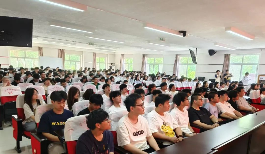 技術(shù)深耕與數(shù)字未來(lái)的雙重啟示