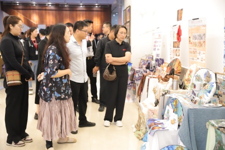 保定理工學(xué)院藝術(shù)學(xué)院2025屆畢業(yè)設(shè)計(jì)作品展盛大開幕，校企共賞藝術(shù)盛宴