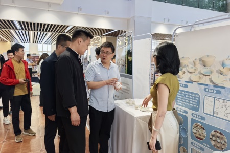 保定理工學(xué)院藝術(shù)學(xué)院2025屆畢業(yè)設(shè)計(jì)作品展盛大開幕，校企共賞藝術(shù)盛宴