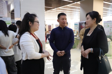 保定理工學(xué)院藝術(shù)學(xué)院2025屆畢業(yè)設(shè)計(jì)作品展盛大開幕，校企共賞藝術(shù)盛宴