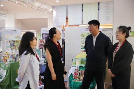 保定理工學(xué)院藝術(shù)學(xué)院2025屆畢業(yè)設(shè)計(jì)作品展盛大開幕，校企共賞藝術(shù)盛宴