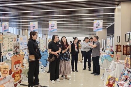 保定理工學(xué)院藝術(shù)學(xué)院2025屆畢業(yè)設(shè)計(jì)作品展盛大開幕，校企共賞藝術(shù)盛宴
