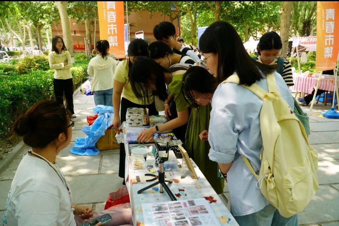 青春校園|“文”彩飛揚,“創(chuàng)”意無限!保定理工學(xué)院文創(chuàng)市集圓滿收官