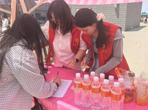 校園尋跡承師韻，家校同銘畢業(yè)情