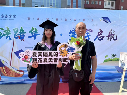 校園尋跡承師韻，家校同銘畢業(yè)情