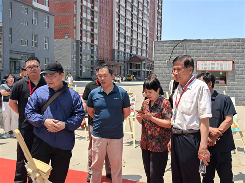 校園尋跡承師韻，家校同銘畢業(yè)情