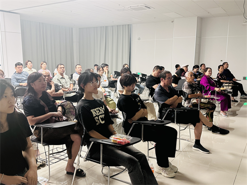 校園尋跡承師韻，家校同銘畢業(yè)情