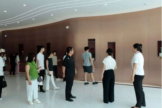 ‘會(huì)’聚家校，共筑未來(lái) ——會(huì)計(jì)學(xué)院家長(zhǎng)開(kāi)放日