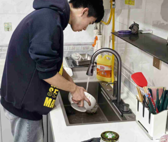 孝老愛親傳佳話,弘揚美德樹新風——感恩教育