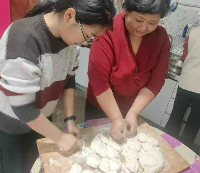 孝老愛親傳佳話,弘揚美德樹新風——感恩教育