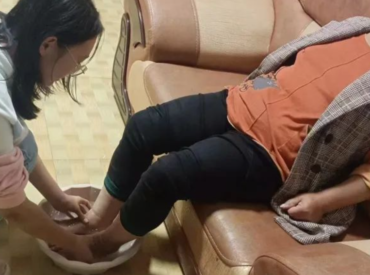孝老愛親傳佳話,弘揚美德樹新風——感恩教育