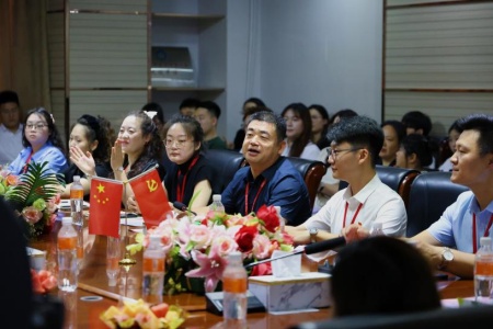 “家校藝站，共赴新程”藝術(shù)學院2025屆畢業(yè)典禮暨家長接待日圓滿舉行