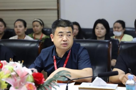 藝術(shù)學(xué)院舉辦專家座談會(huì) 聚焦學(xué)院建設(shè) 共繪發(fā)展藍(lán)圖