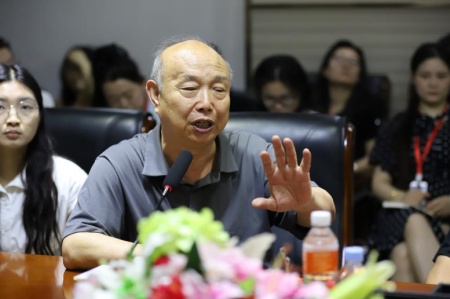 藝術(shù)學(xué)院舉辦專家座談會(huì) 聚焦學(xué)院建設(shè) 共繪發(fā)展藍(lán)圖