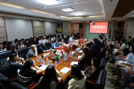 藝術(shù)學(xué)院舉辦專家座談會(huì) 聚焦學(xué)院建設(shè) 共繪發(fā)展藍(lán)圖