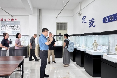 藝術(shù)學(xué)院舉辦專家座談會(huì) 聚焦學(xué)院建設(shè) 共繪發(fā)展藍(lán)圖