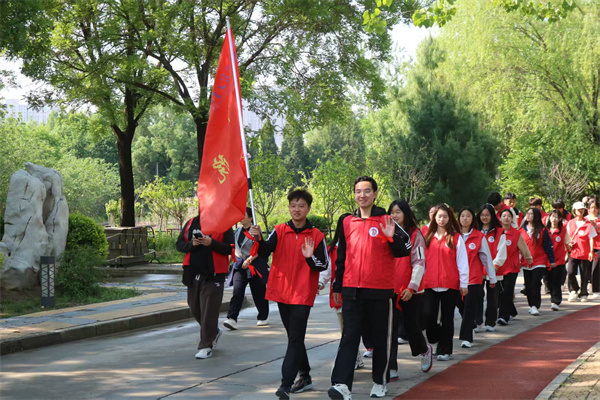 【公益同行，青春奮進(jìn)】經(jīng)濟(jì)學(xué)院學(xué)生積極參與保定市紅十字會(huì)2025第七屆公益徒步行