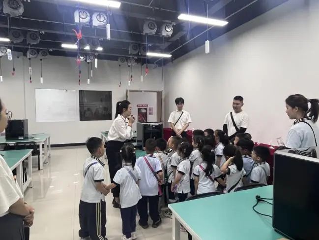 保定理工學院||教育學院||童心探學府，萌趣啟新程——史莊實驗幼兒園走進保定理工學院參觀研學