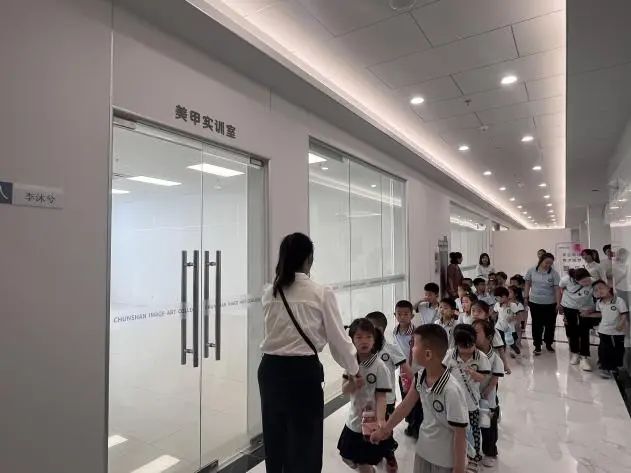 保定理工學院||教育學院||童心探學府，萌趣啟新程——史莊實驗幼兒園走進保定理工學院參觀研學