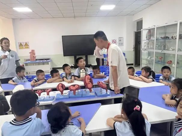 保定理工學院||教育學院||童心探學府，萌趣啟新程——史莊實驗幼兒園走進保定理工學院參觀研學