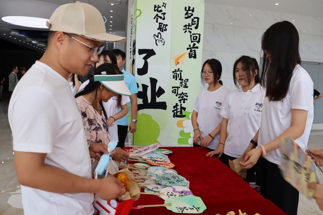 保定理工學(xué)院‖教育學(xué)院‖遇見未來，共育花開—2025屆教育學(xué)院家長(zhǎng)接待日?qǐng)A滿完成