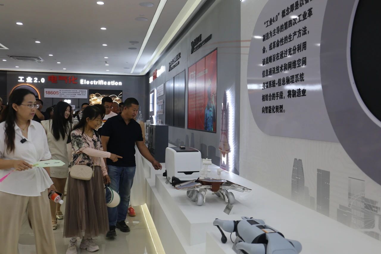 保定理工學(xué)院‖教育學(xué)院‖遇見未來，共育花開—2025屆教育學(xué)院家長(zhǎng)接待日?qǐng)A滿完成