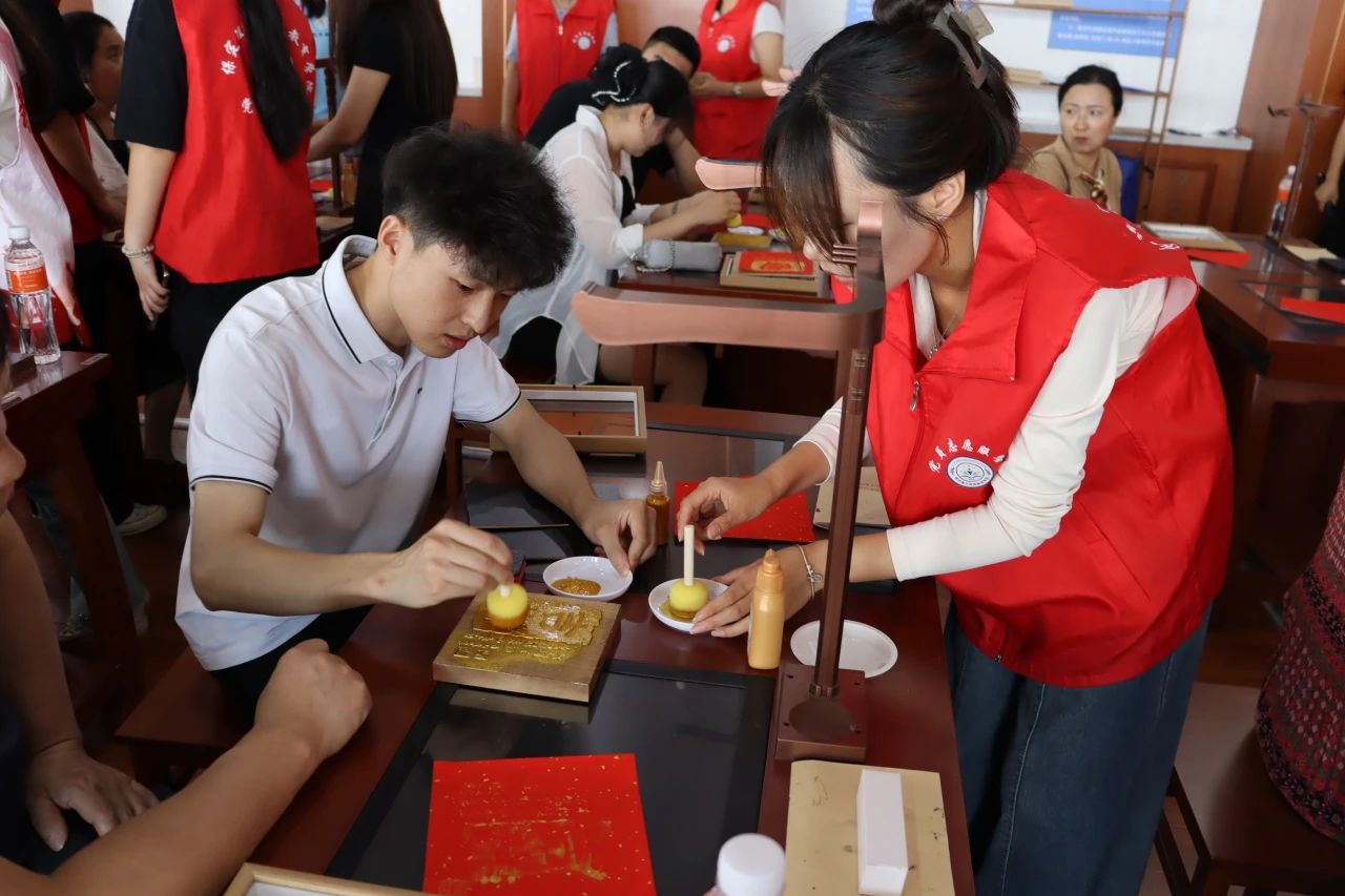 保定理工學(xué)院‖教育學(xué)院‖遇見未來，共育花開—2025屆教育學(xué)院家長(zhǎng)接待日?qǐng)A滿完成