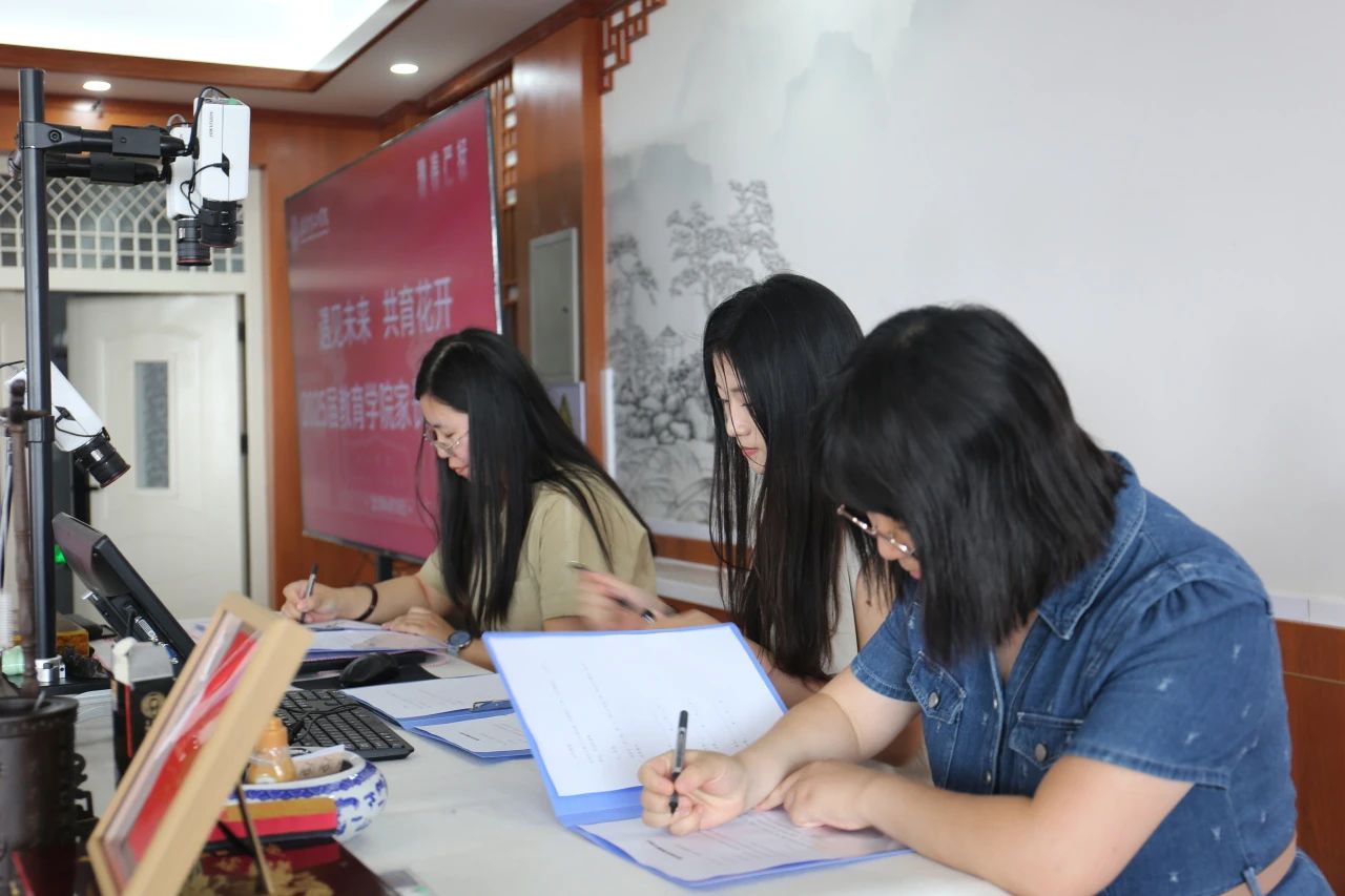 保定理工學(xué)院‖教育學(xué)院‖遇見未來，共育花開—2025屆教育學(xué)院家長(zhǎng)接待日?qǐng)A滿完成