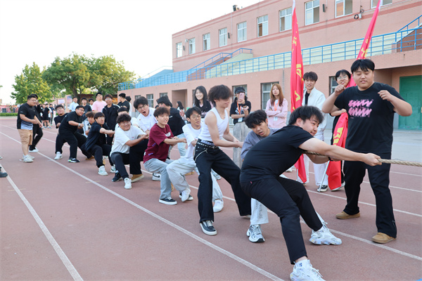 【競逐風(fēng)采，賽場爭先】拔河賽場展風(fēng)采，團(tuán)結(jié)拼搏鑄佳績