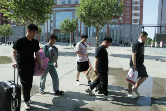 在告別中 邁向新程 ——25屆畢業(yè)生正式離校