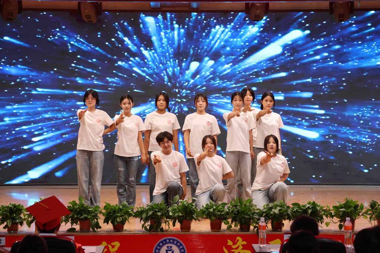 【畢業(yè)序章，新程啟航】保定理工學(xué)院經(jīng)濟(jì)學(xué)院2025屆畢業(yè)典禮暨學(xué)位授予儀式圓滿落幕