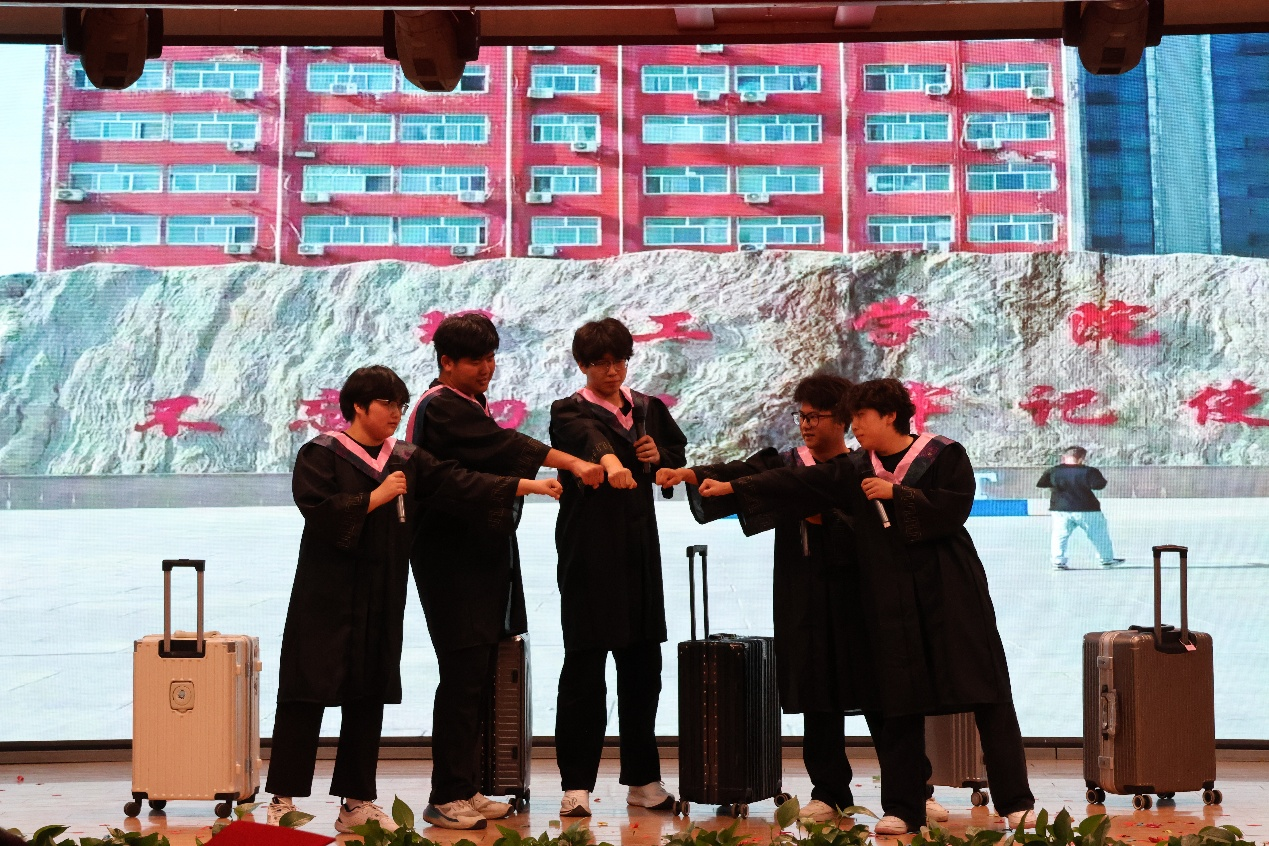 【畢業(yè)序章，新程啟航】保定理工學(xué)院經(jīng)濟(jì)學(xué)院2025屆畢業(yè)典禮暨學(xué)位授予儀式圓滿落幕