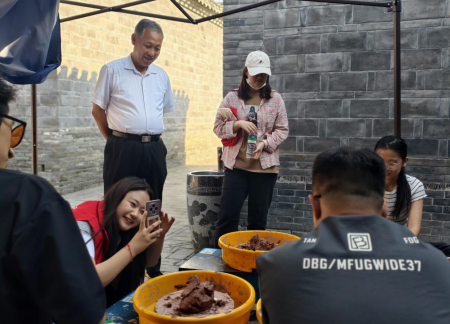 保定理工學(xué)院|淮軍公所 “泥的療愈”非遺陶藝體驗(yàn)活動(dòng) 市民樂享五一文化假期