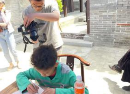 非遺刻花體驗(yàn)：童心與匠心共繪傳統(tǒng)之美