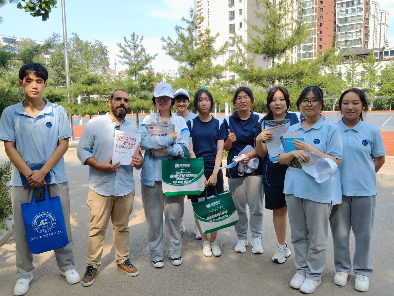 保定理工學(xué)院與那波勒斯大學(xué)攜手亮相三省高考招生咨詢會