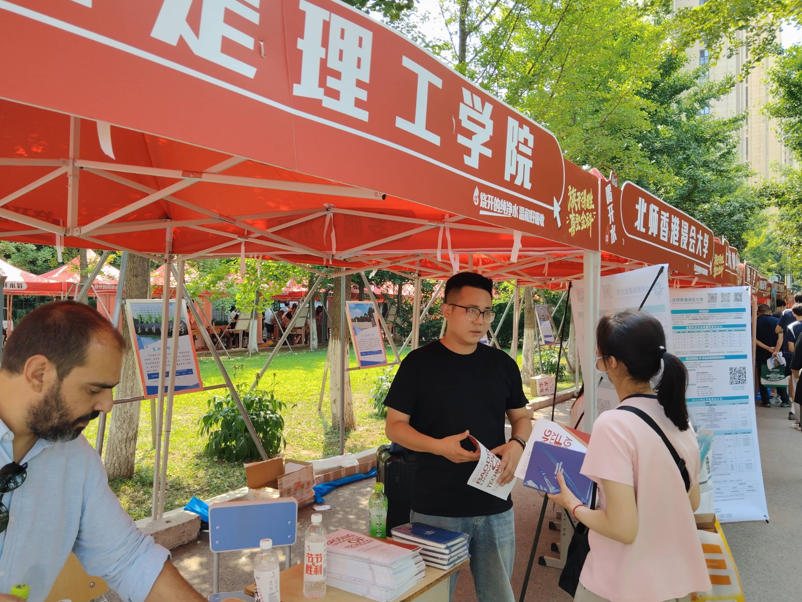 保定理工學(xué)院與那波勒斯大學(xué)攜手亮相三省高考招生咨詢會